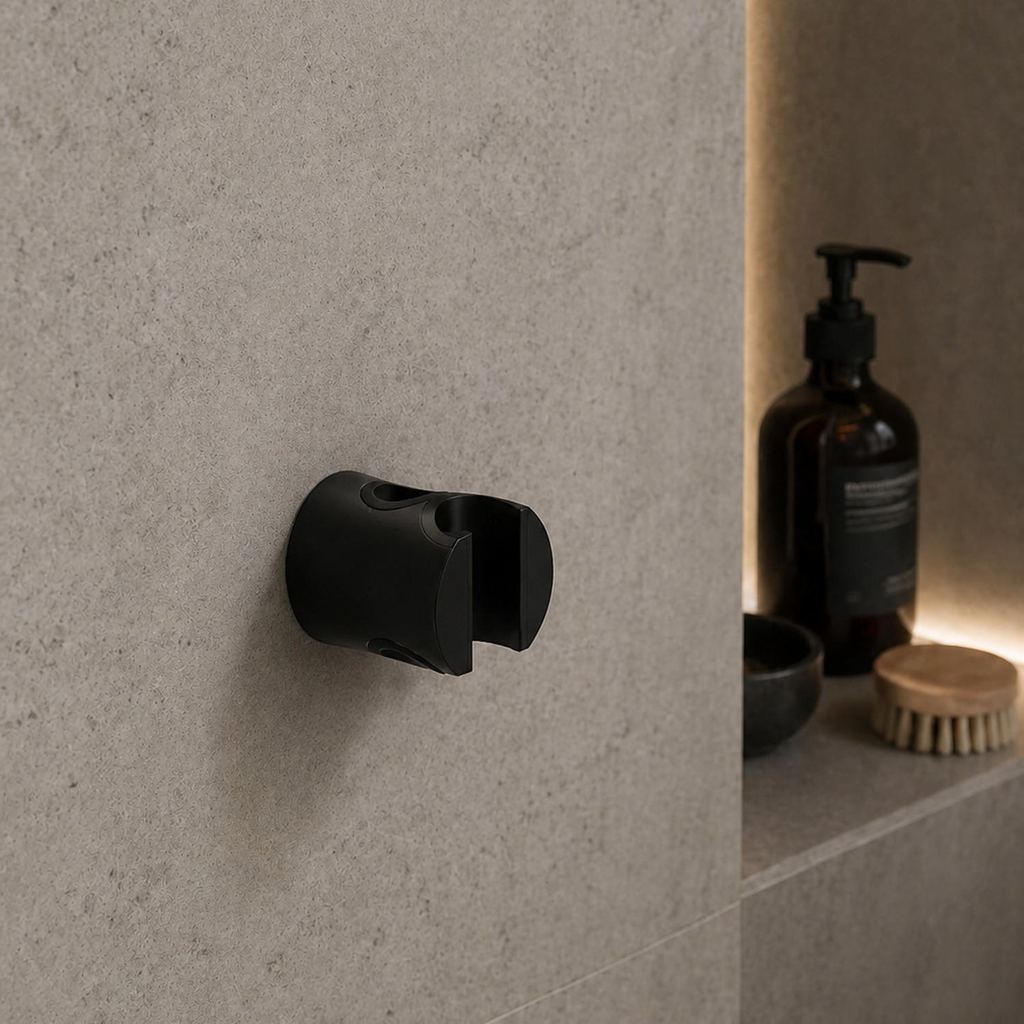 Attacco a muro doccino Levante nero eleganza e resistenza
