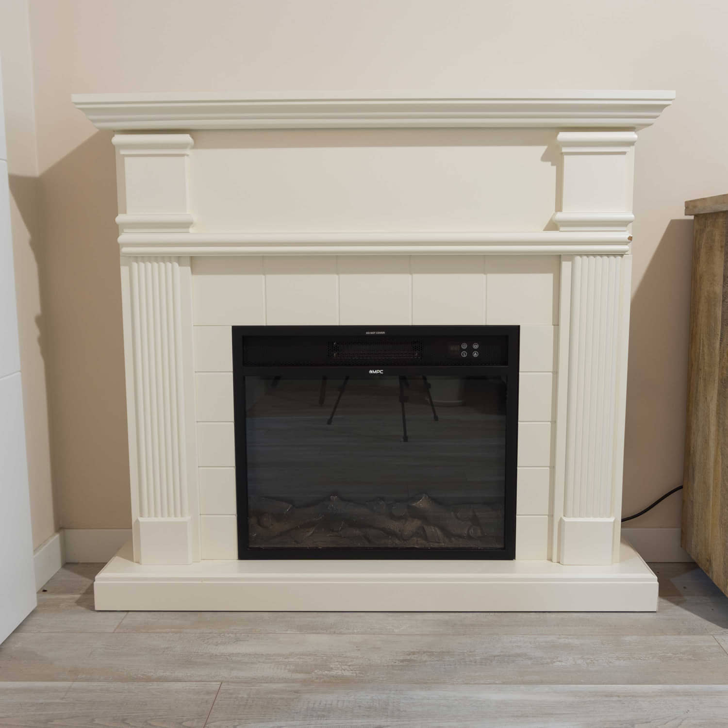 Caminetto Elettrico Bianco Crema Eleganza e Calore Per La Tua Casa