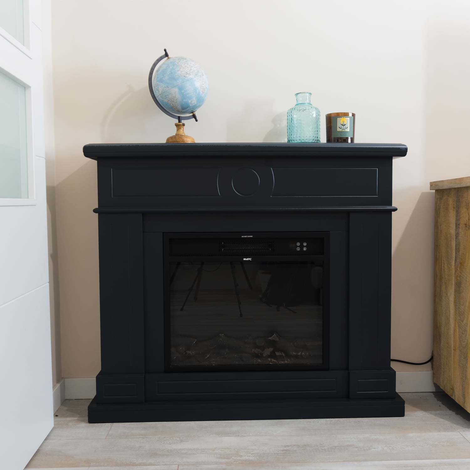 Caminetto Elettrico Nero Elegante Con Effetto Fiamma Realistico