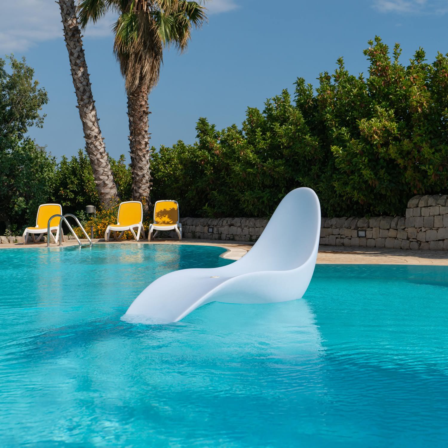 Chaise Longue Sirio Bianca Design Moderno Materiali Di Alta Qualita Resistente Ai Raggi Uv e Alle Temperature Estreme Perfetta Per Interni Ed Esterni Offre Comfort e Durata Acquista Ora Con Spedizione Gratuita e Garanzia Postvendita