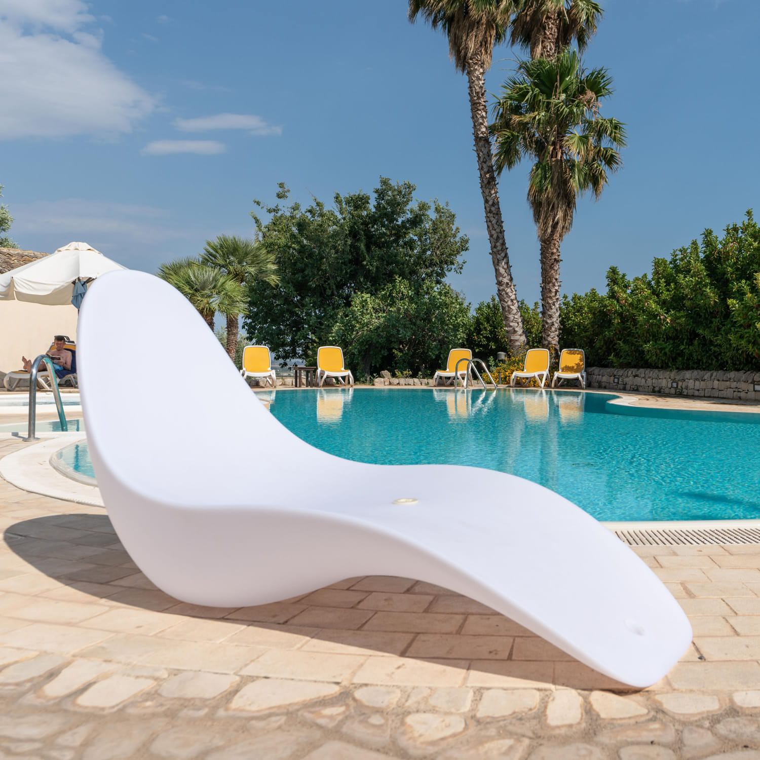 Chaise Longue Sirio Bianca Design Moderno Materiali Di Alta Qualita Resistente Ai Raggi Uv e Alle Temperature Estreme Perfetta Per Interni Ed Esterni Offre Comfort e Durata Acquista Ora Con Spedizione Gratuita e Garanzia Postvendita