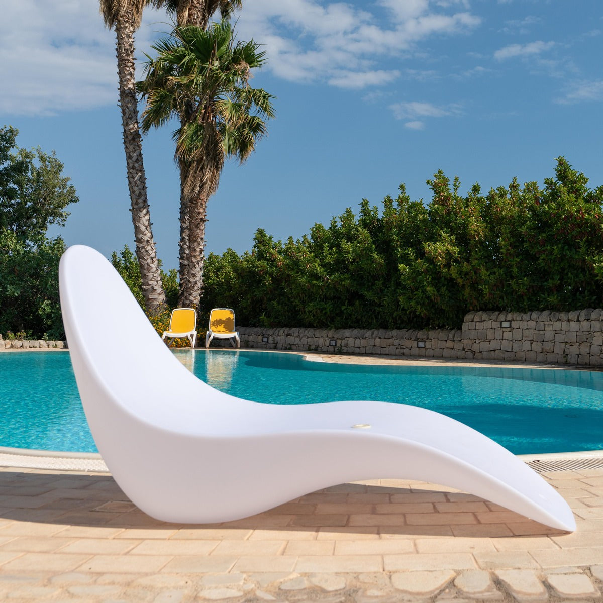 Chaise Longue Sirio Bianca Design Moderno Materiali Di Alta Qualita Resistente Ai Raggi Uv e Alle Temperature Estreme Perfetta Per Interni Ed Esterni Offre Comfort e Durata Acquista Ora Con Spedizione Gratuita e Garanzia Postvendita