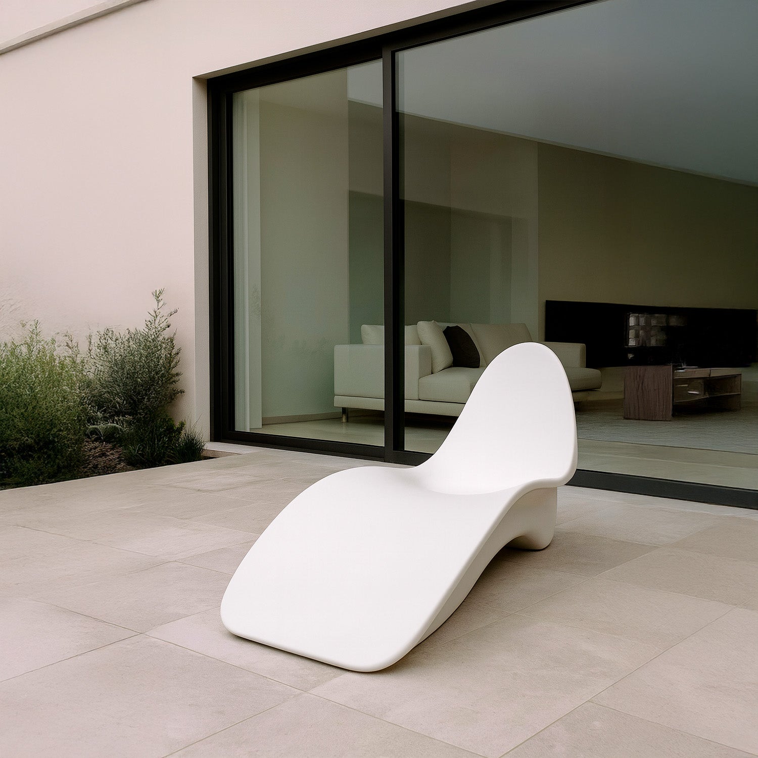 Chaise Longue Bianca In Vetroresina Sined Comfort e Design Per Interni Ed Esterni