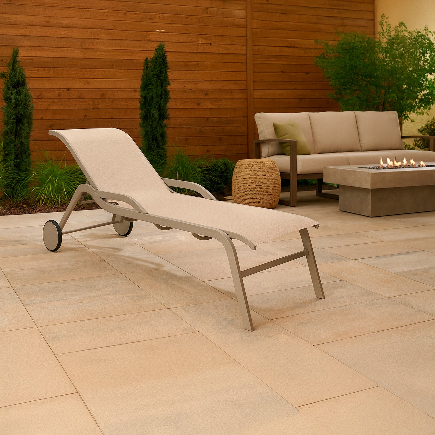 Chaise lounge arturo crema eleganza e comfort per il tuo spazio