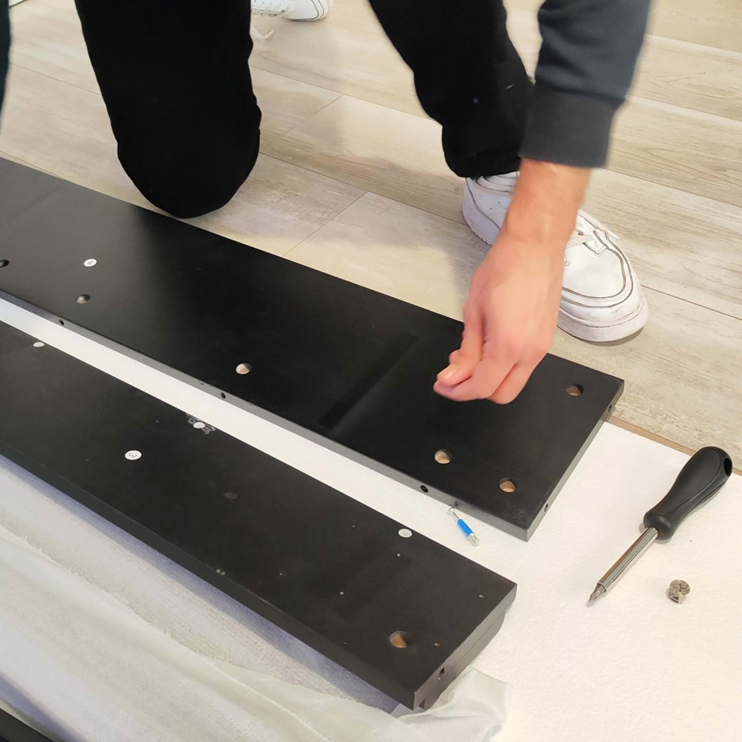 Scopri La Cornice In Legno Mdf Nero Profondo Per Caminetti Caldera Design Classico Materiali Di Alta Qualita Dimensioni 1022x114x282 Cm Perfetta Per Inserto Elettrico Caminettovulcano o Bruciatore Esistente Acquista Ora Per Un Ambiente Elegante e