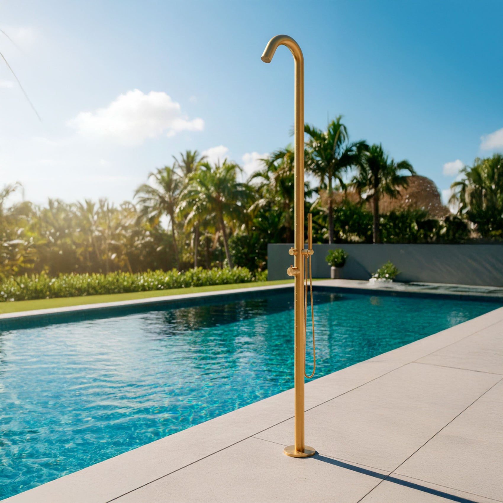 Doccia da giardino Sined Alghero oro eleganza e resistenza