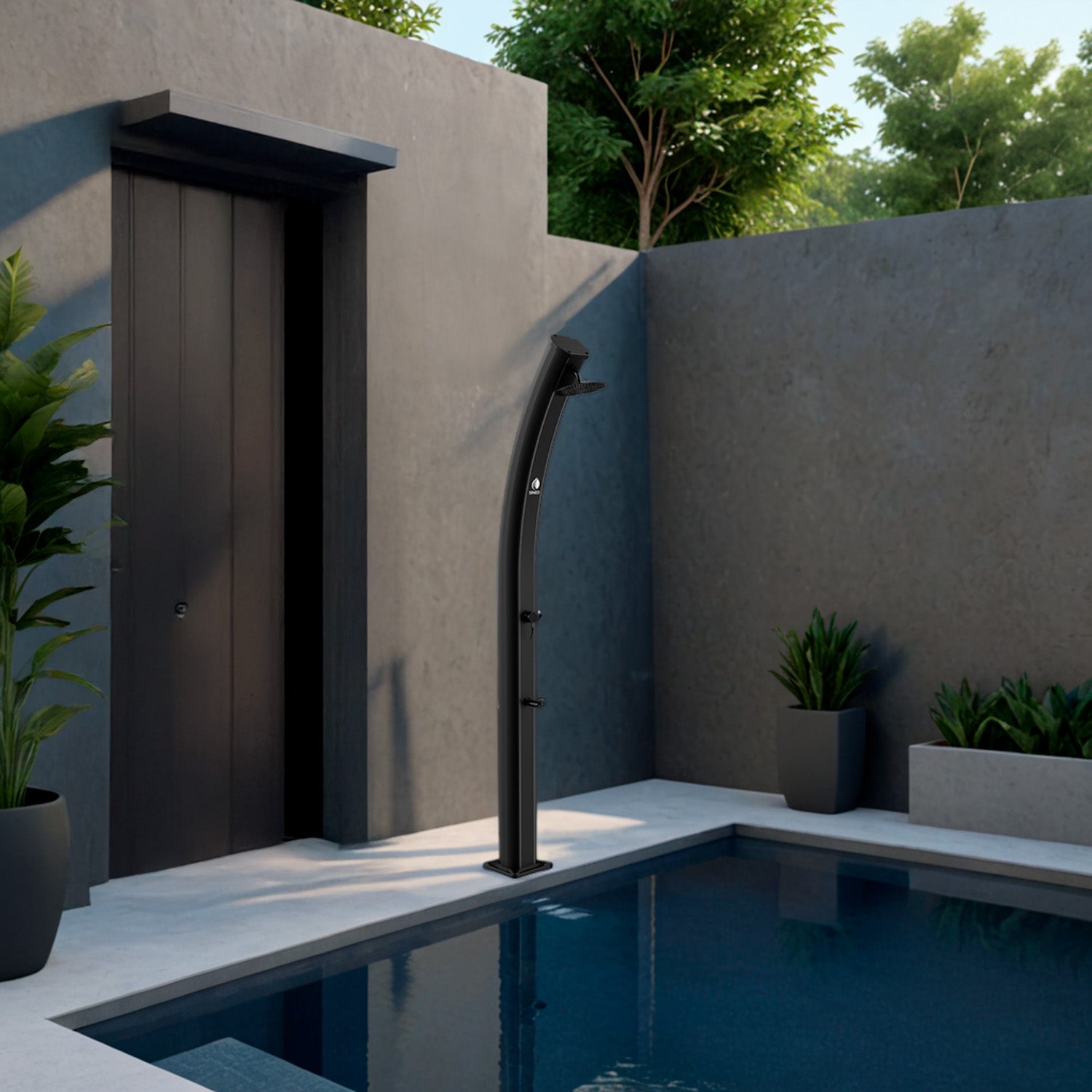 Doccia Solare Nera In Alluminio Da 35 Litri Con Soffione Da 20 Cm Miscelatore e Rubinetto Lavapiedi Ideale Per Esterni Come Piscine Giardini Hotel e Campeggi