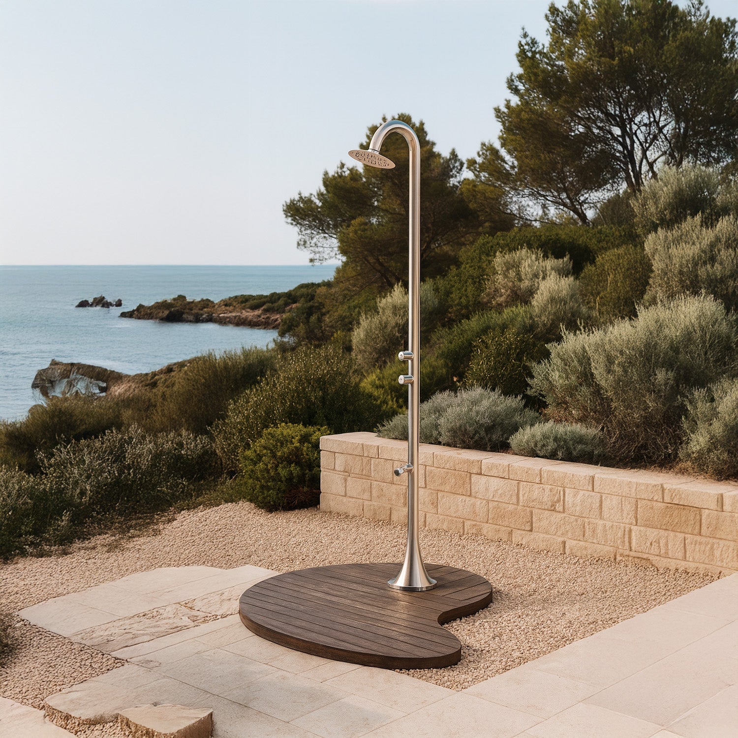 Doccia Inox Luna eleganza e risparmio idrico per esterni