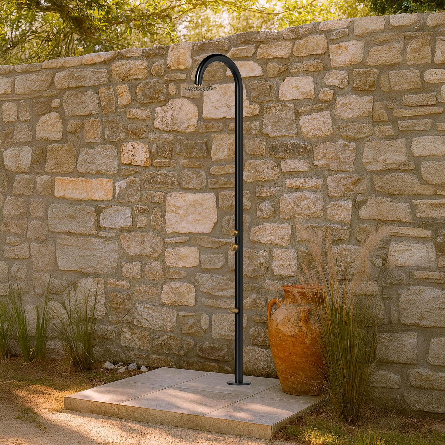 Doccia Palau Nera eleganza e resistenza per la tua piscina