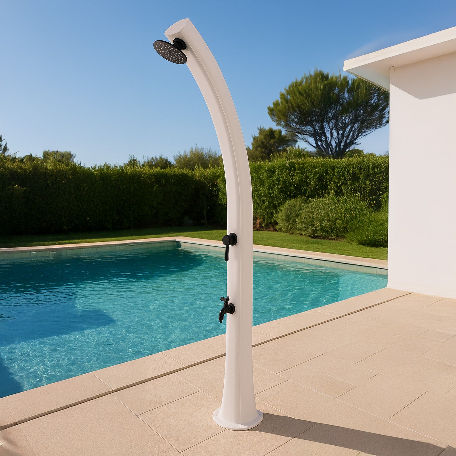 Doccia Solare Bianca Rio Eleganza e Comfort Per Il Tuo Giardino