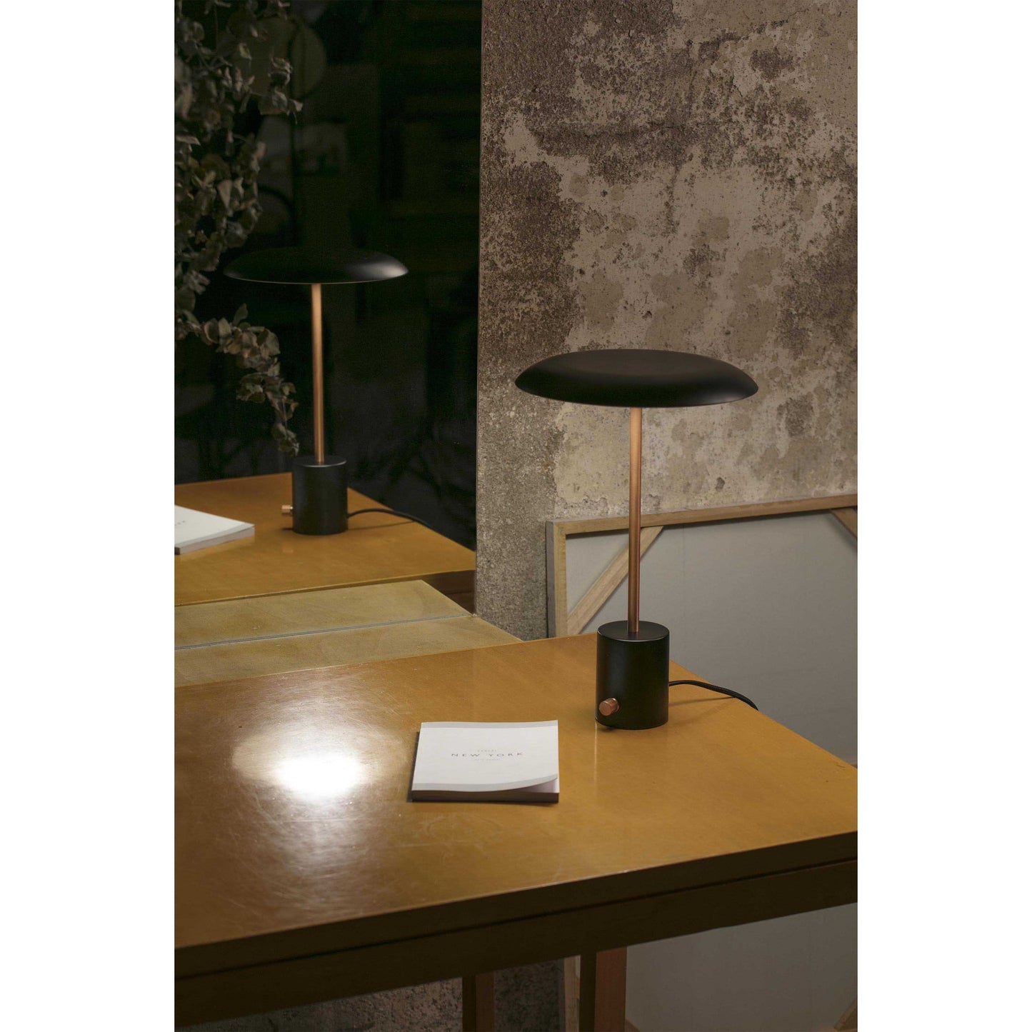 Lampada Da Tavolo In Metallo Colore Nero e Oro Mpc 28388
