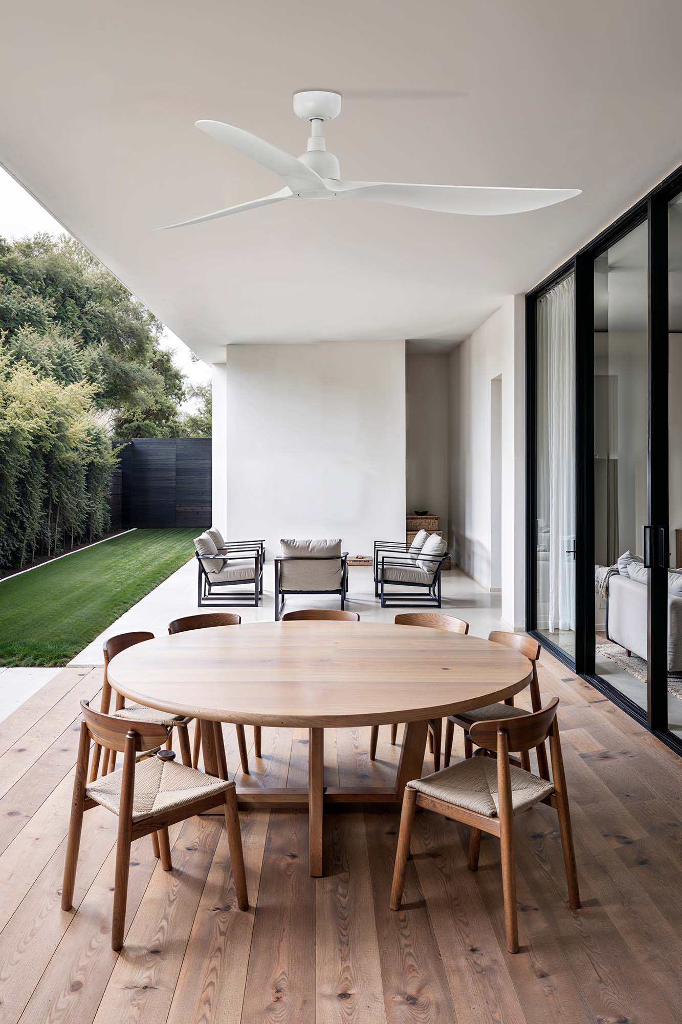 Faro Outwood Eleganza e Funzionalita