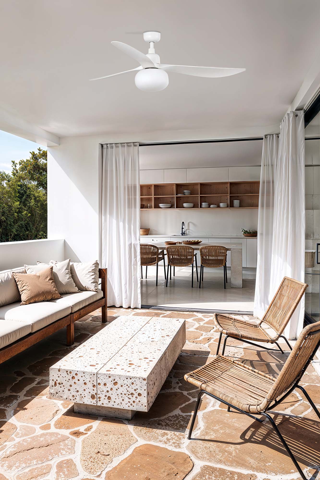 faro outwood bianco design e resistenza