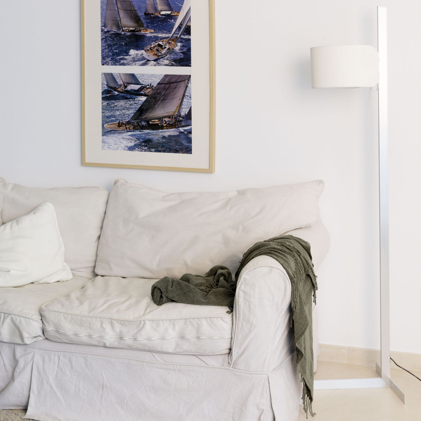 Lampada Treppiedi Bianca In Alluminio Mpc 57210