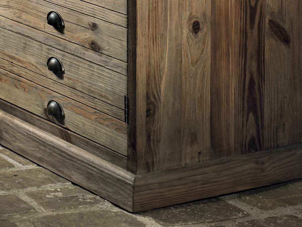 Cassettiera In Legno Restaurato Eleganza e Funzionalita Per Il Tuo Spazio