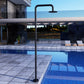 Doccia piscina inox 316 OREGON eleganza e qualita per il tuo giardino Realizzata in acciaio inox 316 nero offre resistenza allusura e alla corrosione Dotata di diffusore orientabile e rubinetto monoforo e laccessorio perfetto per gli spazi esterni