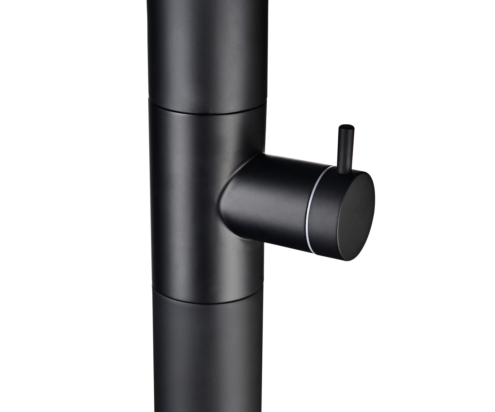 Doccia piscina inox 316 OREGON eleganza e qualita per il tuo giardino Realizzata in acciaio inox 316 nero offre resistenza allusura e alla corrosione Dotata di diffusore orientabile e rubinetto monoforo e laccessorio perfetto per gli spazi esterni
