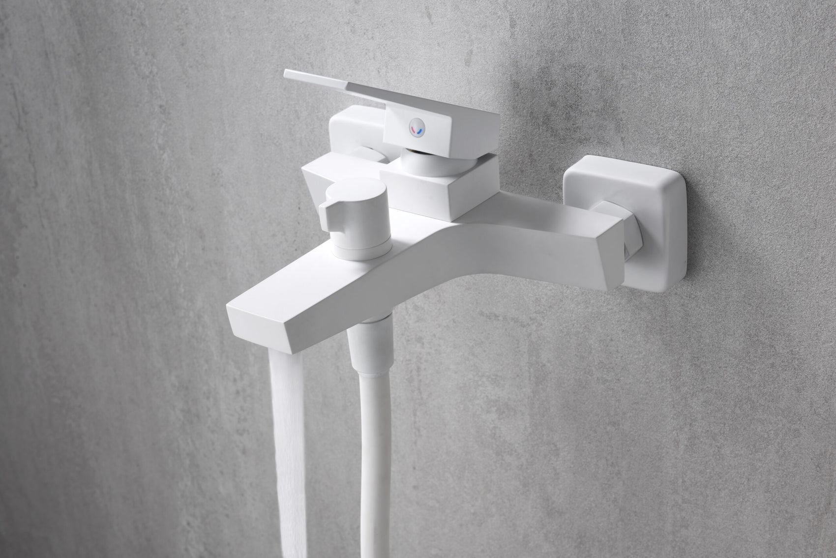 rubinetto vasca doccia design elegante in ottone bianco opaco – acquista ora