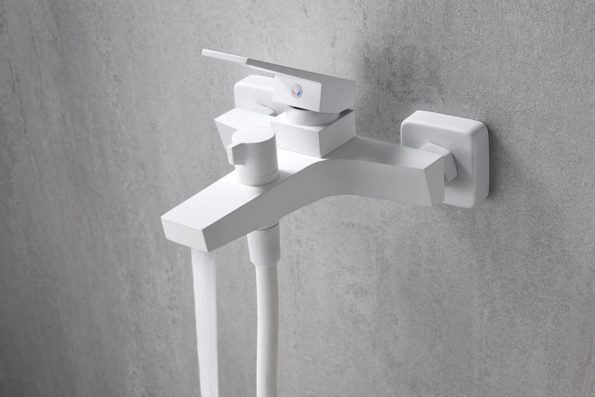 rubinetto vasca doccia design elegante in ottone bianco opaco – acquista ora