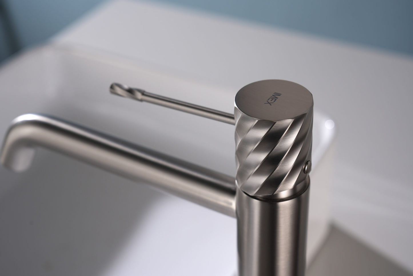 MISCELATORE MONOCOMANDO PER LAVABO ALTO