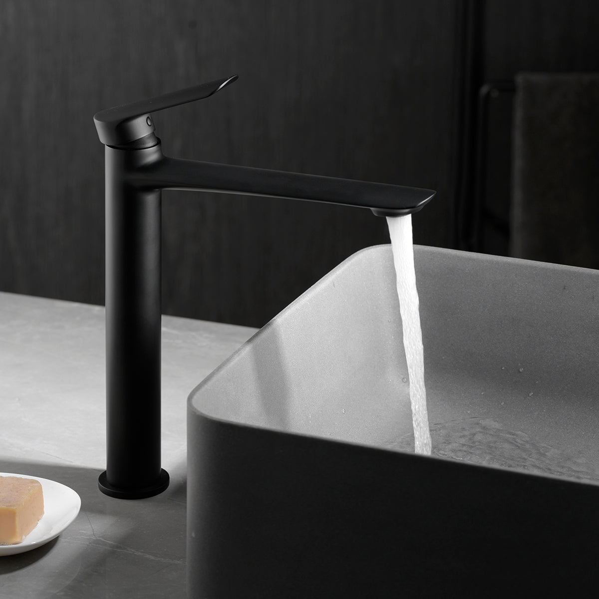 Miscelatore lavabo alto Ural nero opaco