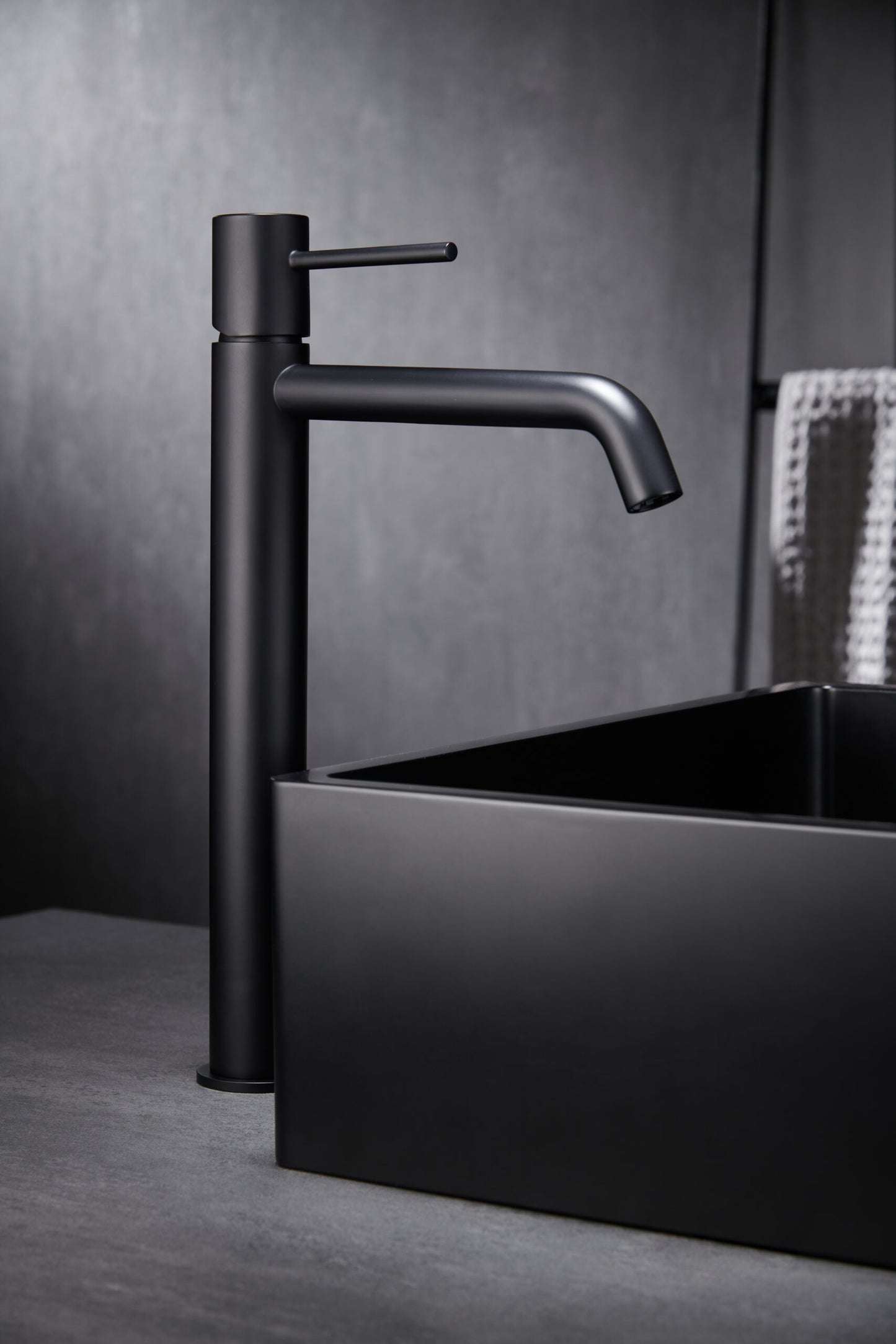 Miscelatore lavabo alto Monza nero opaco