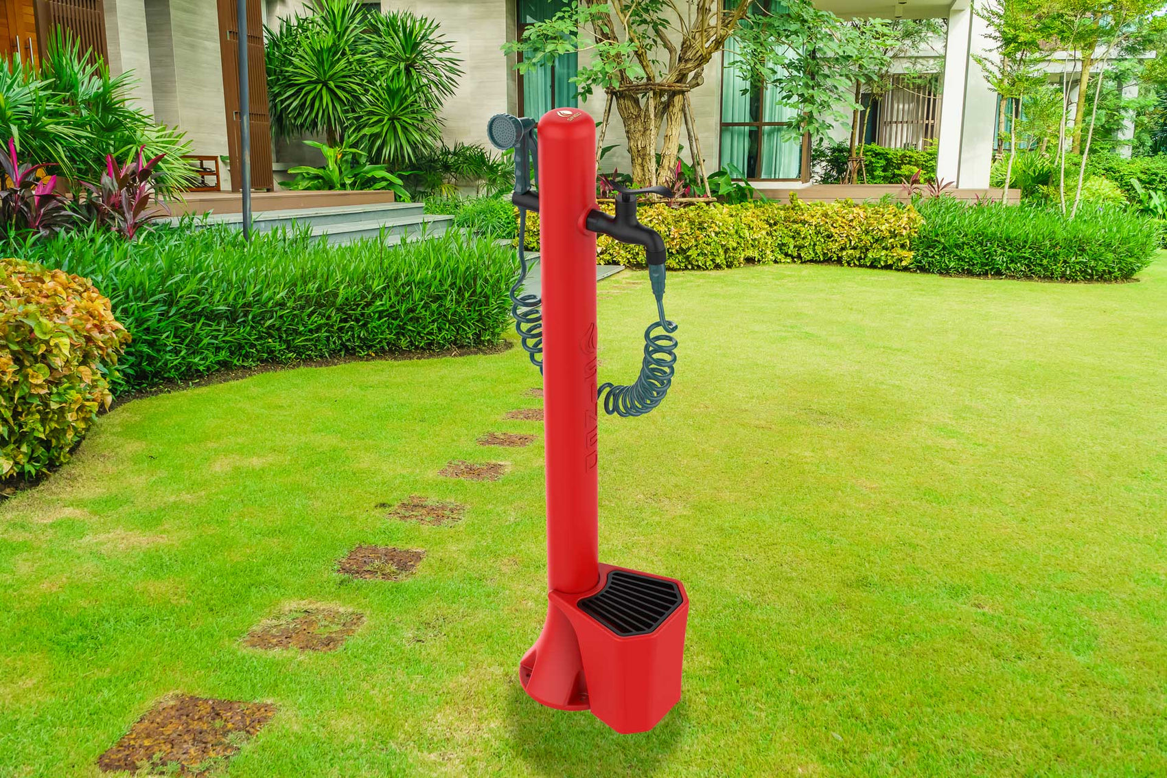 Fontanella da giardino rossa SINED con secchiello e tubo flessibile