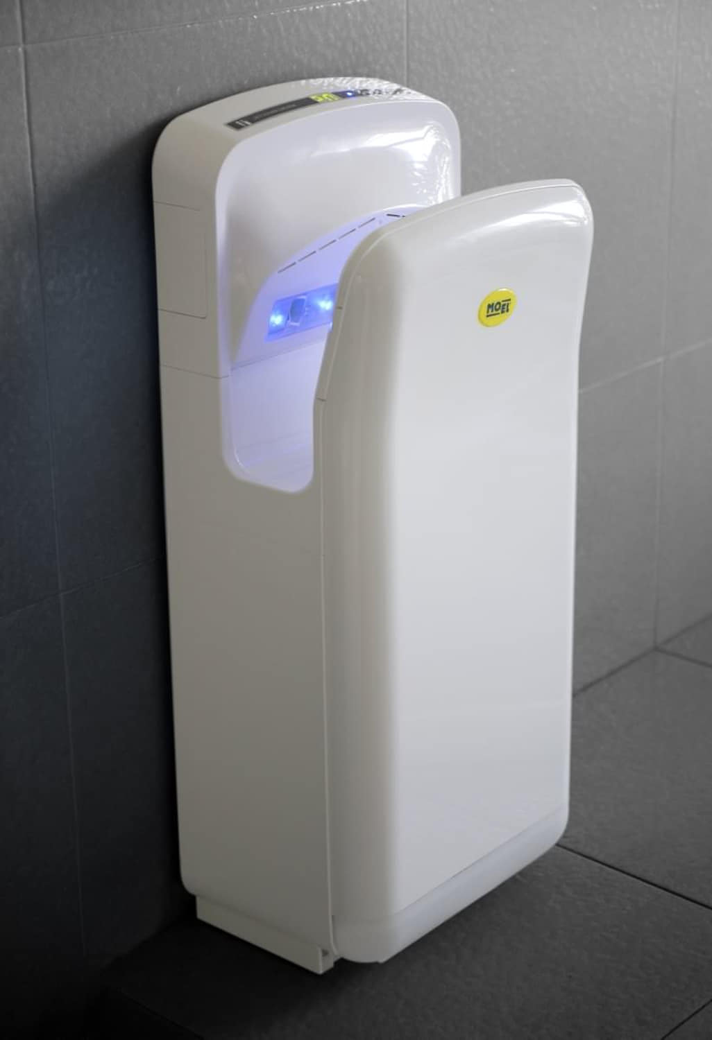 Asciugamani elettrico Moel 734: design elegante e funzionale, acquista subito!