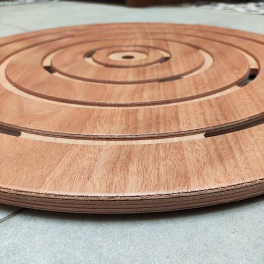 Piatto doccia rotondo in legno Okumé per esterno, diametro 59 cm, resistente e di alta qualità. Acquista ora per un design elegante e duraturo.