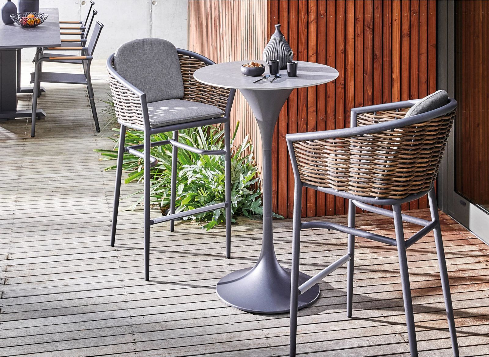 poltroncina alta muse: design moderno e comfort per il tuo giardino 