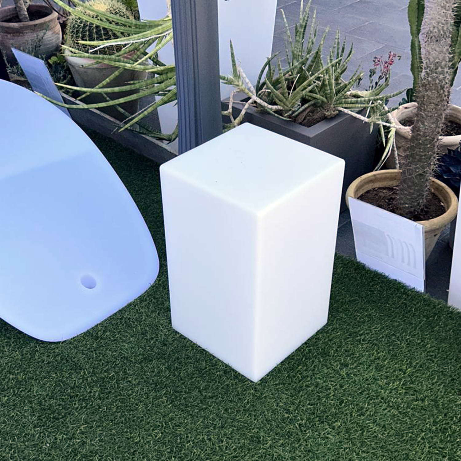 Sgabello Luminoso Par: Design Elegante e Resistente, Acquista Ora!