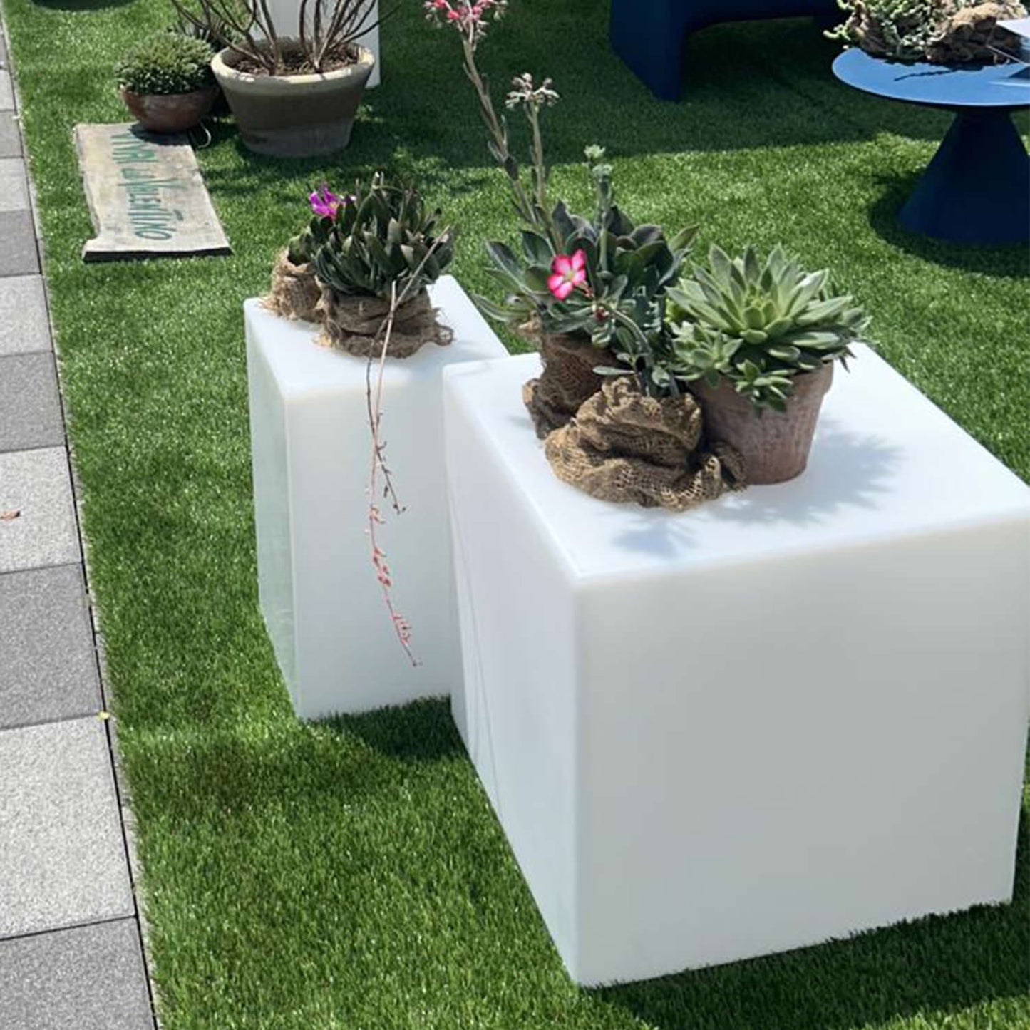 Tavolino luminoso Cuby: design moderno, qualità e funzionalità