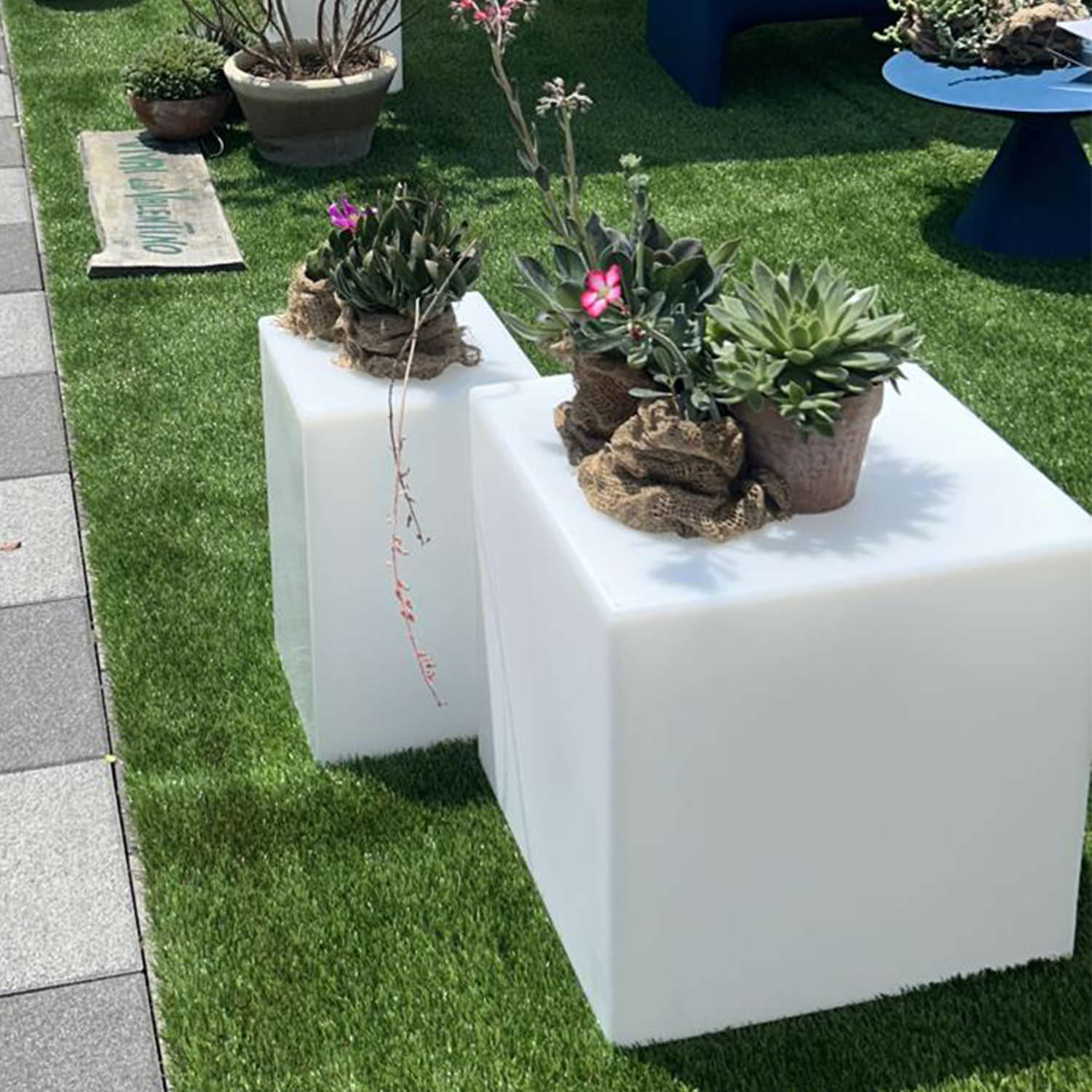 Tavolino luminoso Cuby: design moderno, qualità e funzionalità
