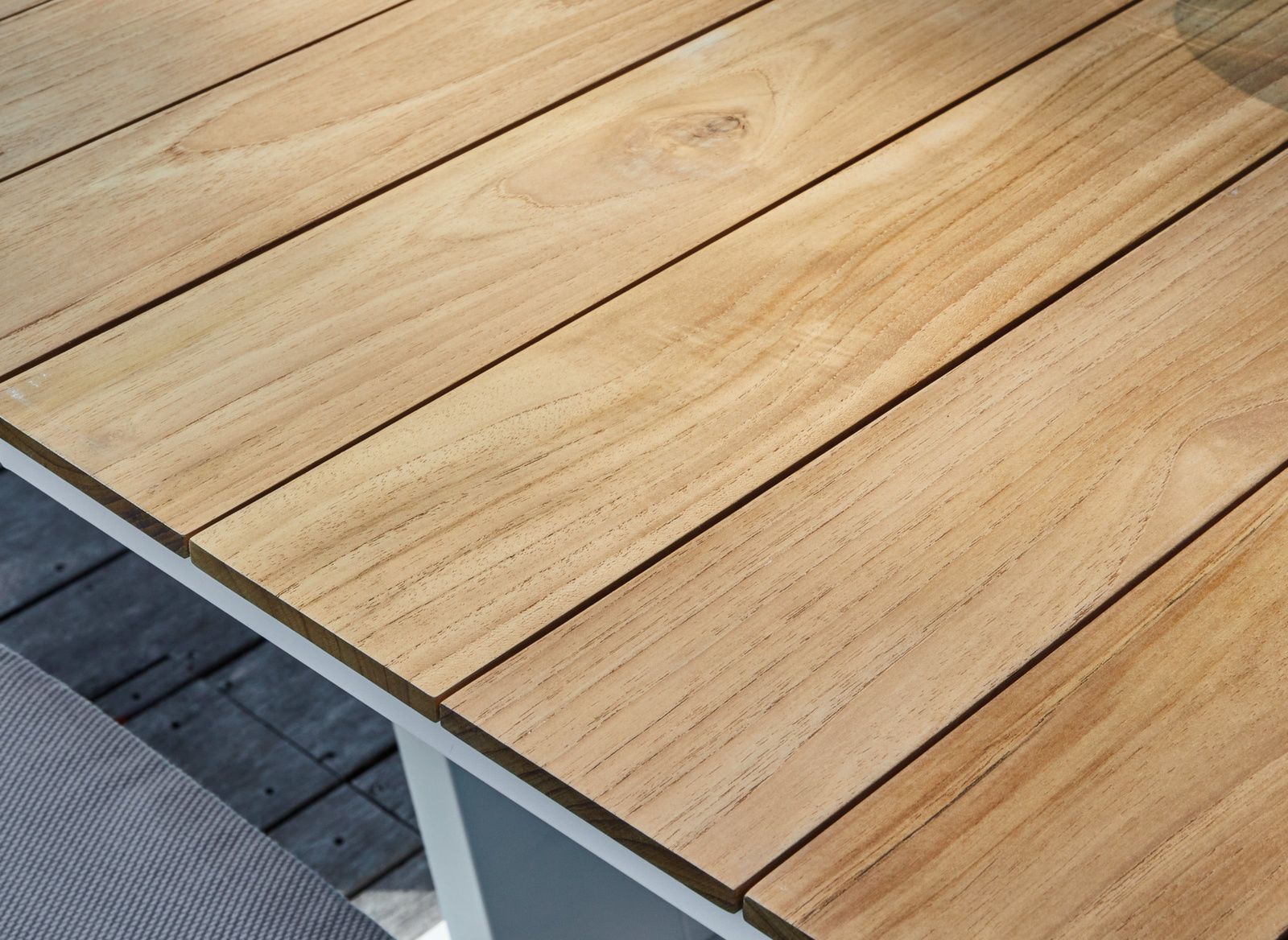 Tavolo da giardino allungabile in teak: eleganza e praticità!