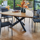 Tavolo da giardino triangolare Sined Superga in teak e alluminio, elegante e resistente, ideale per ogni spazio esterno.