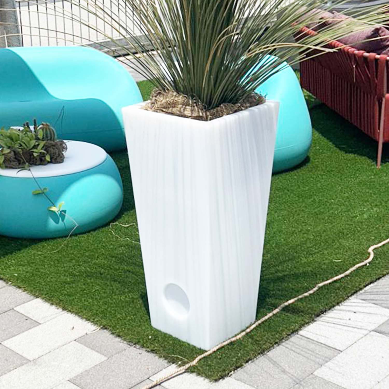 Vaso Luminoso Quadrato Solar 86: Eleganza e Resistenza